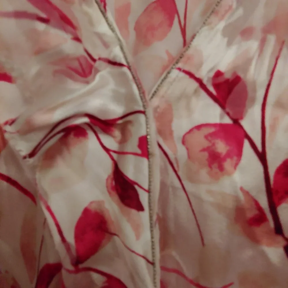 White House Black Market pink and white floral flowy top size 2 - Picture 5 of 8